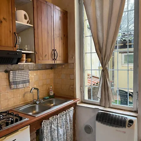 Rifugio Con Cortile شقة