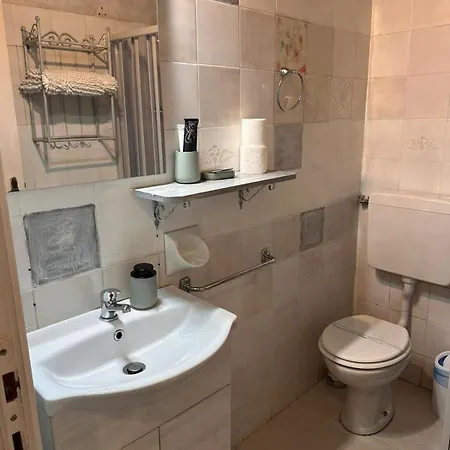 Rifugio Con Cortile Διαμέρισμα *